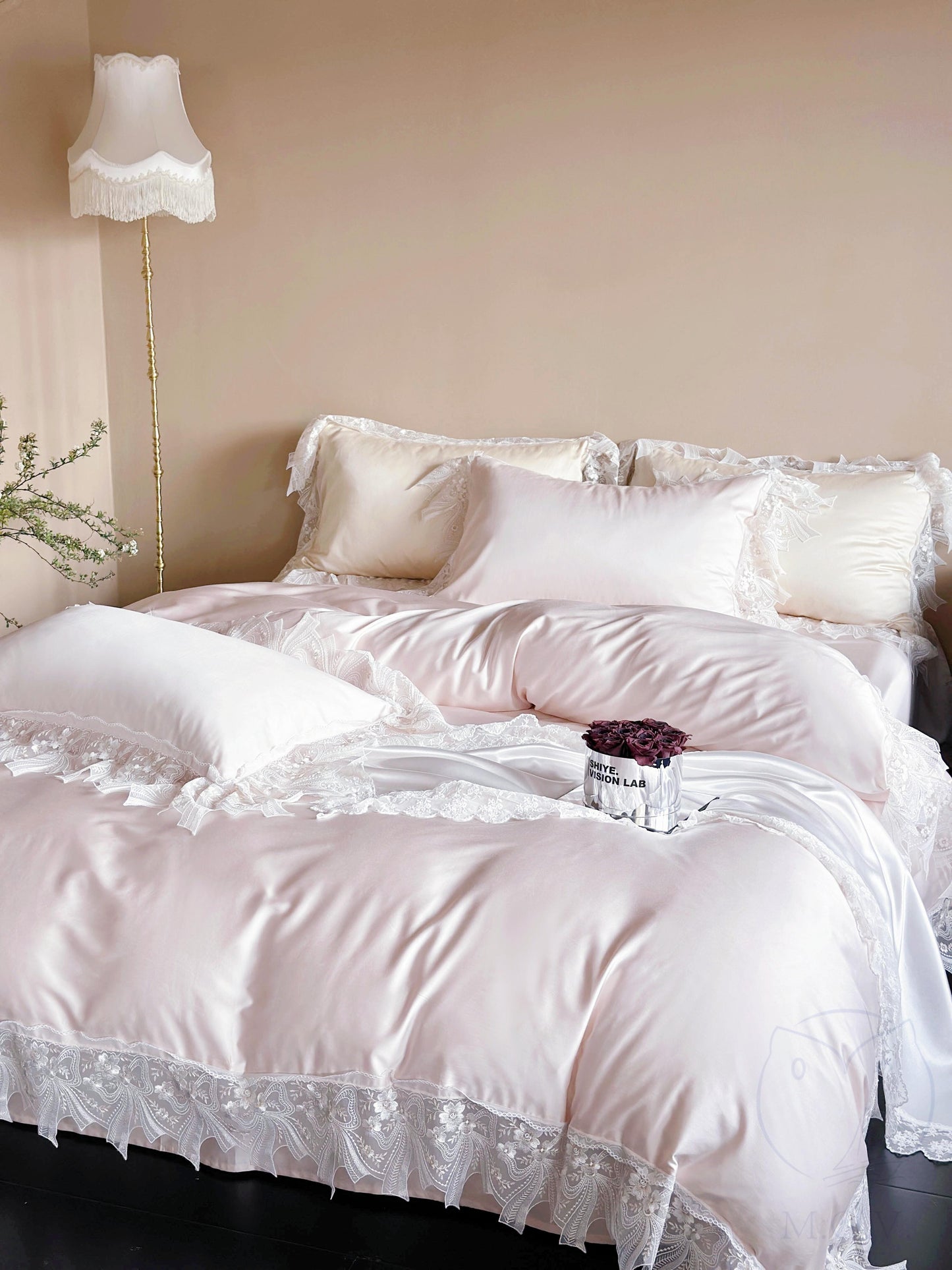 M.O.V. AMY | LYOCELL TENCEL BLEND COTTON 1200 TC | DUVET COVER SET WITH LACE